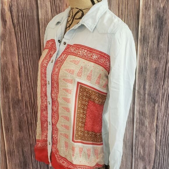 Lucky Brand Snap Button Top - Picture 5 of 12